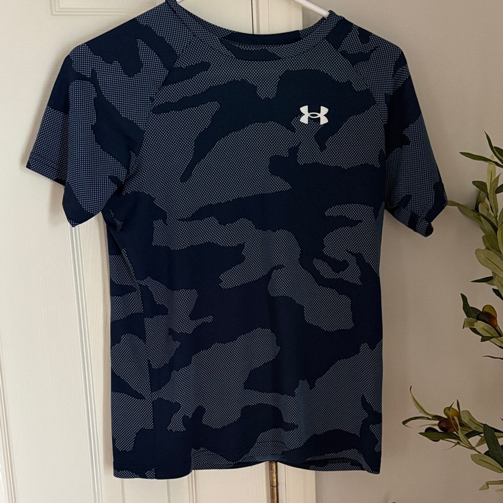 Under Armour boy’s  Navy Camo Tee